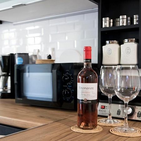 Luxurious Apartment In The Heart Of Town ! Лутракі Екстер'єр фото
