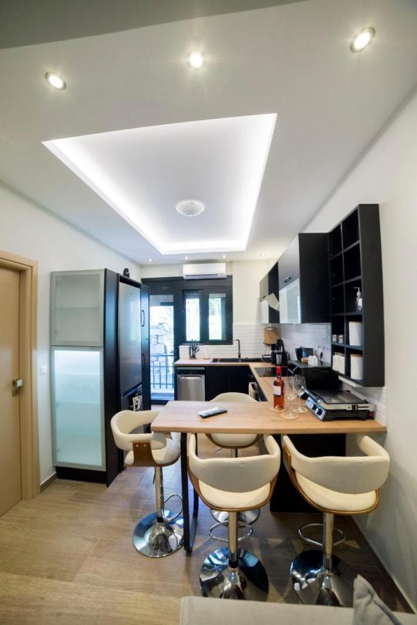 Luxurious Apartment In The Heart Of Town ! Лутракі Екстер'єр фото
