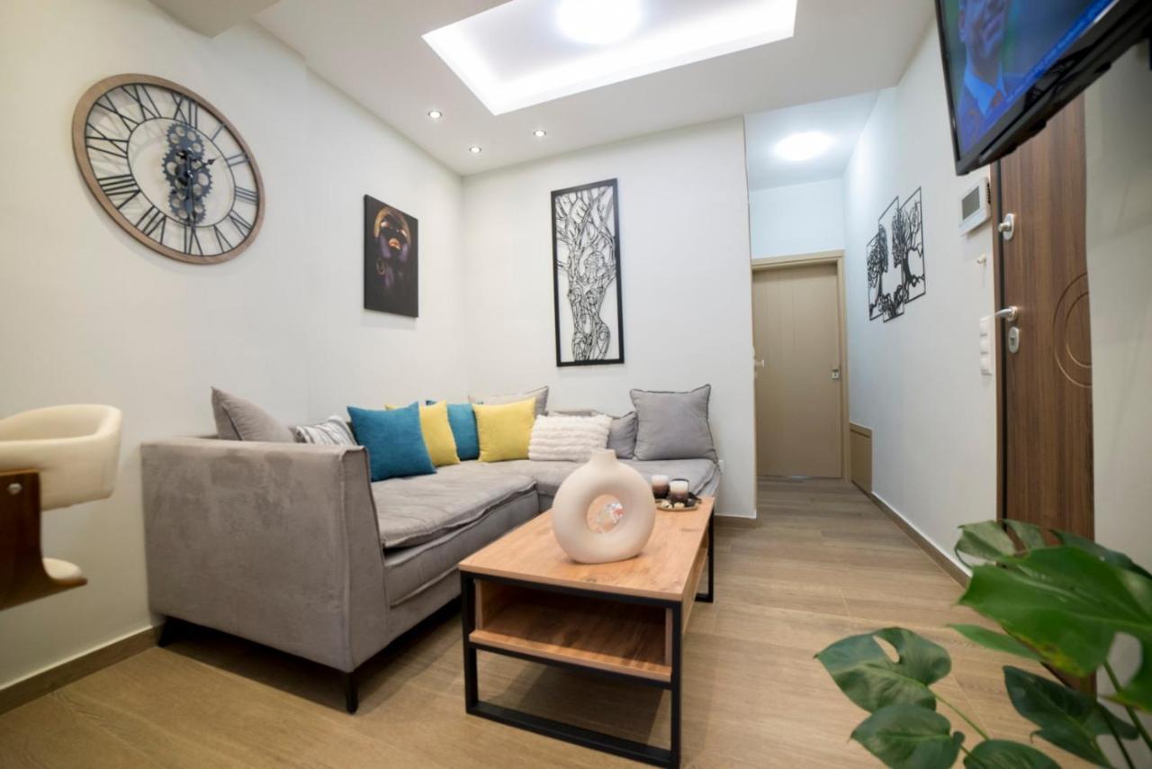 Luxurious Apartment In The Heart Of Town ! Лутракі Екстер'єр фото
