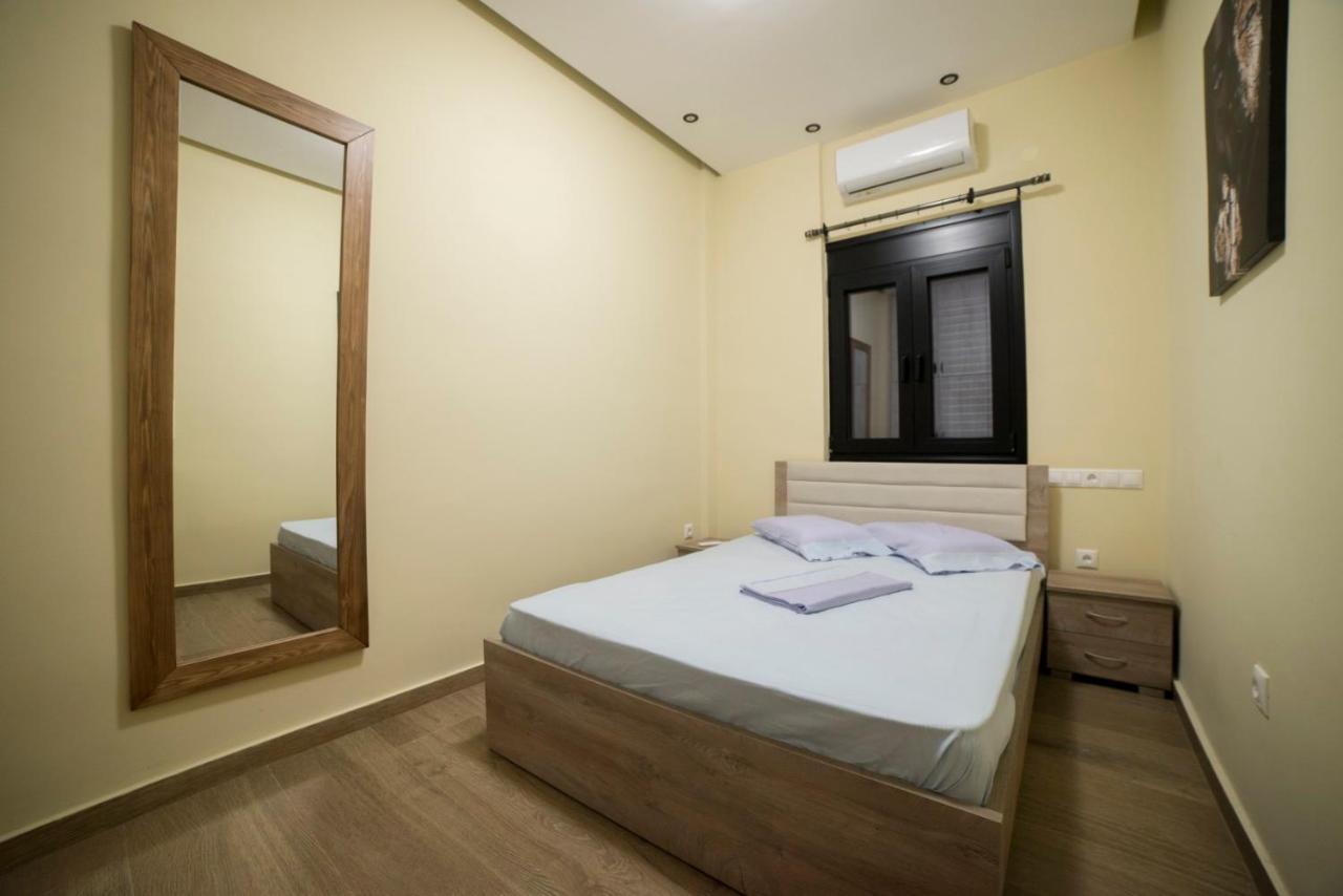 Luxurious Apartment In The Heart Of Town ! Лутракі Екстер'єр фото