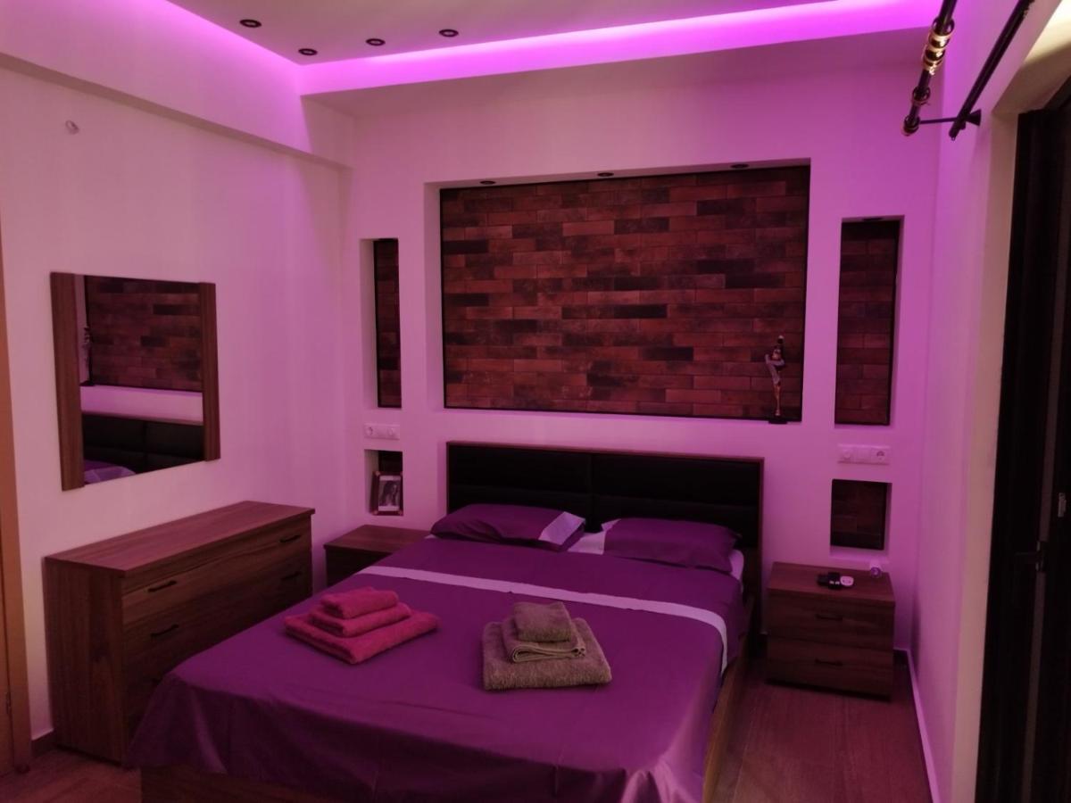 Luxurious Apartment In The Heart Of Town ! Лутракі Екстер'єр фото