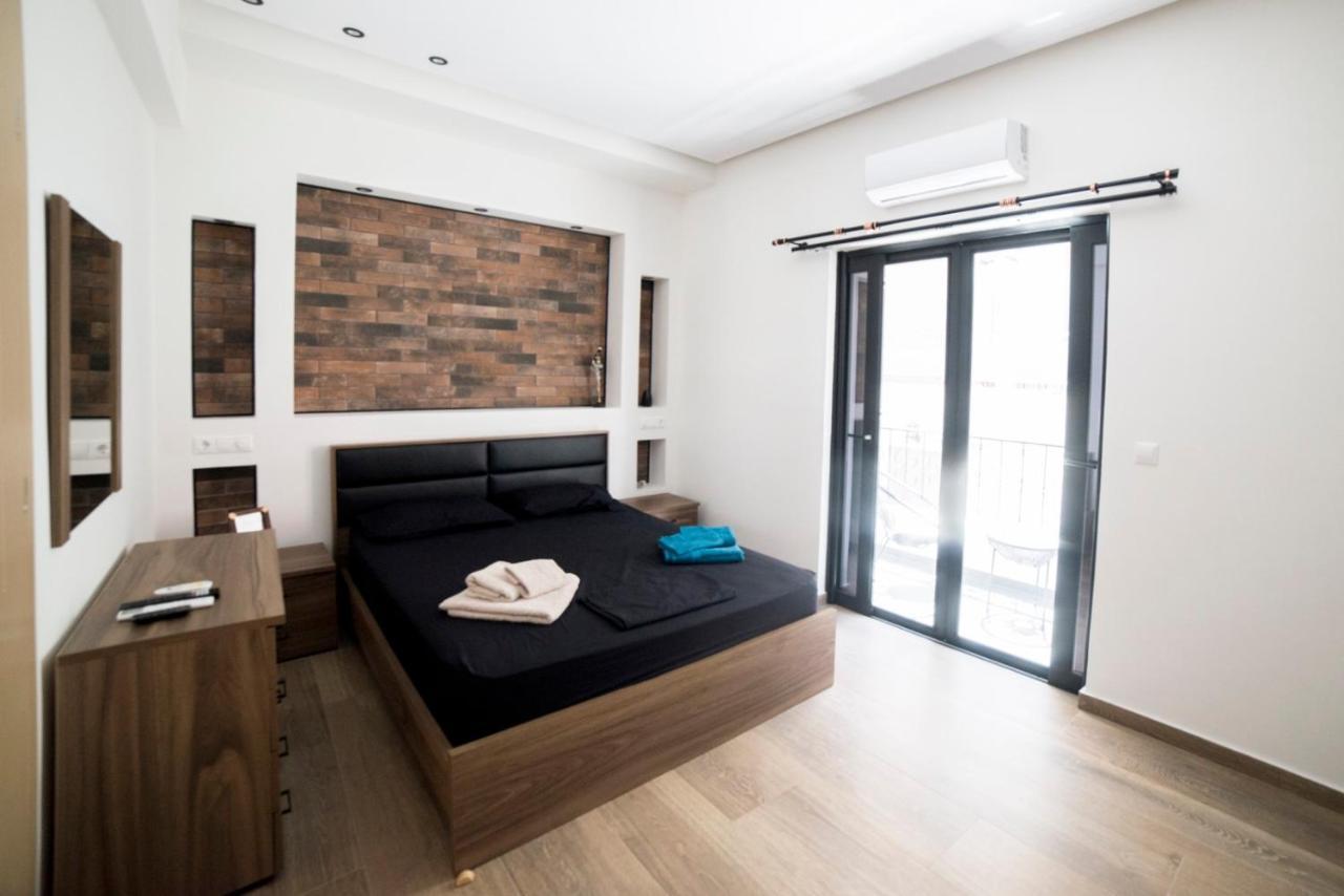 Luxurious Apartment In The Heart Of Town ! Лутракі Екстер'єр фото